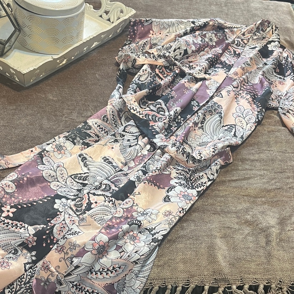Floral Patterned Full Length Robe - Picture 2 of 4
